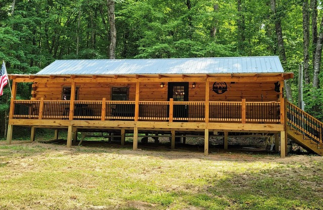 Secluded East TN Log Cabin