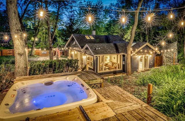 Secluded, Fenced Cottage, Hot Tub, Fire Pit, Dog Friendly, Nat’l Park