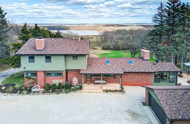 Secluded Fox Lake Paradise: 15 Acres, Hot Tub, Game Room, Trails. Sleeps 10-16