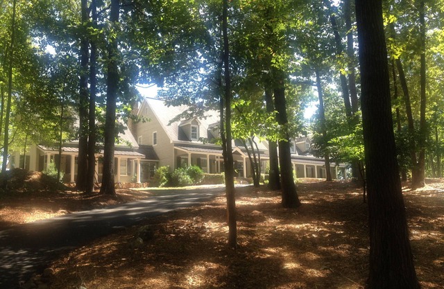 Secluded guest suite-just minutes to dntn Alpharetta/400/Windward.