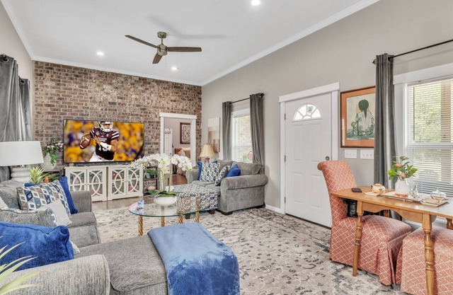 Secluded Guest Suite | Gazebo & Sauna Access