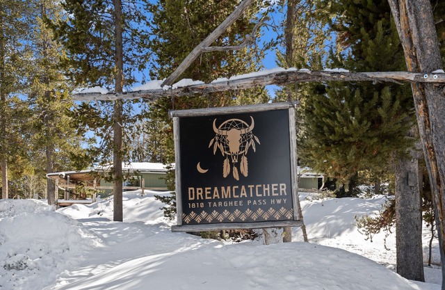 Secluded home 7 minutes from YNP- Dreamcatcher
