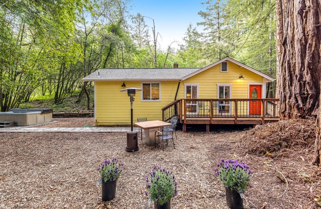 Secluded home with hot tub, washer/dryer, WiFi - near wineries, beach