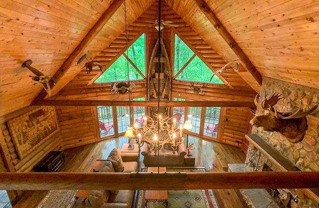 Secluded Log Home with Private Lake, Dock, and Firepit. SPECIAL: 3 NTS FOR 2PD