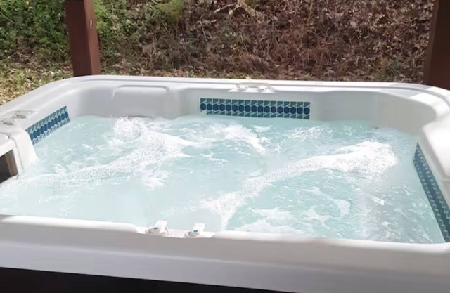 Secluded Magnolia Cabin & Hot Tub