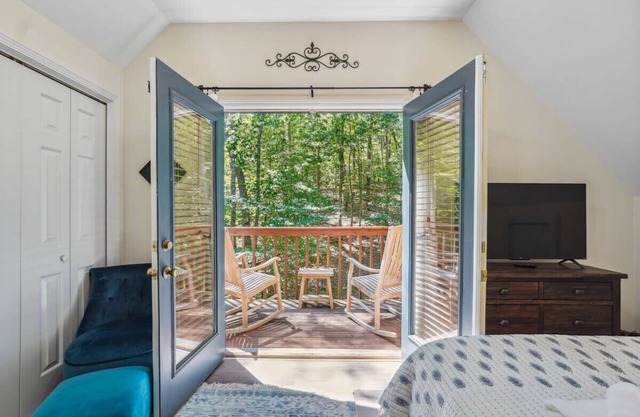 Secluded/Mins to Dahlonega/Wineries/Hiking/Slps 6