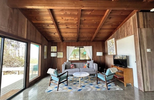 Secluded Ocean View Mid-Century Modern Retreat