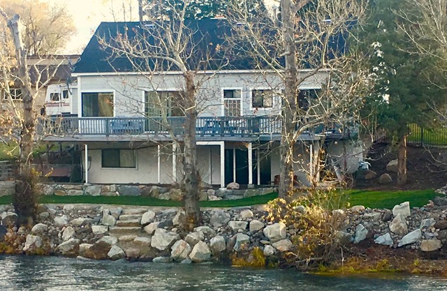 Secluded On The Truckee River Minutes From Downtown Reno And Nearby Ski Resorts