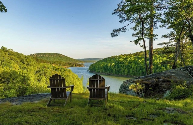 Secluded Peninsula w/Lake Access and Waterfalls