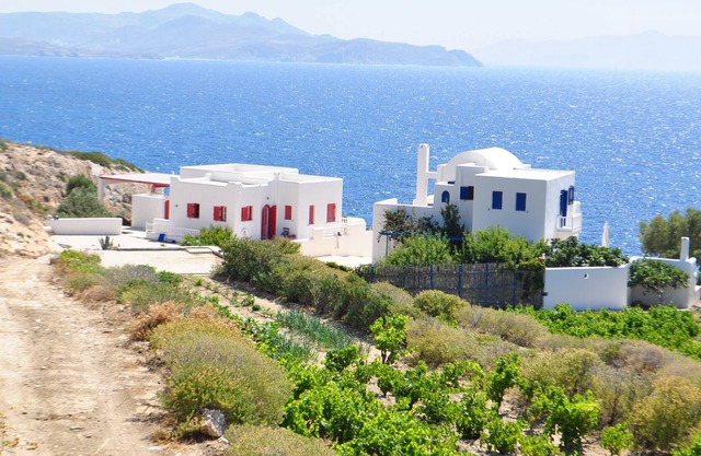 Secluded private cliff's edge villa w/ trail to beach and restaurant.