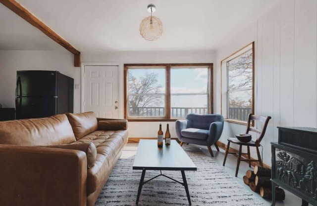 Secluded rustic 2-bedroom cabin on nature retreat