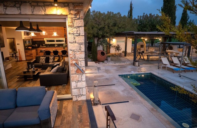 Secluded Villa with Private Pool and stunning views of the Coral Bay coastline