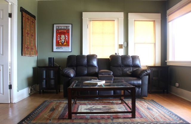 Secluded Yet Close! Meadow Oak Cabin, Kernville