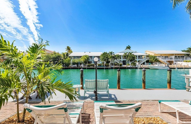 Seeking Paradise in the Keys? Dock for 35’ boat and pool & beach access included
