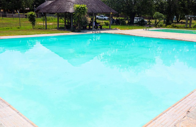 Self Catering Chalets - Manyeleti