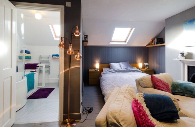 Self-contained loft space in my house - please check out Airbnb reviews!