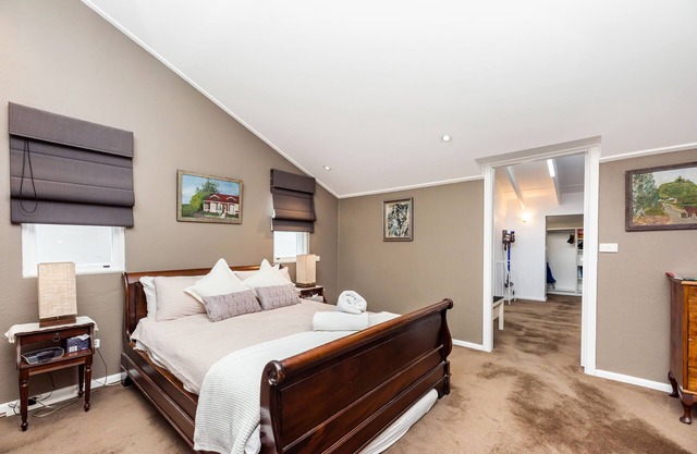 Self Contained Unit Within Elegant Randwick Home