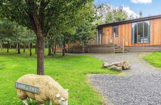 Semi-detached deluxe lodge offering the perfect romantic retreat for couples.