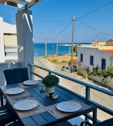 Sempre, Florida Suites, Kythira