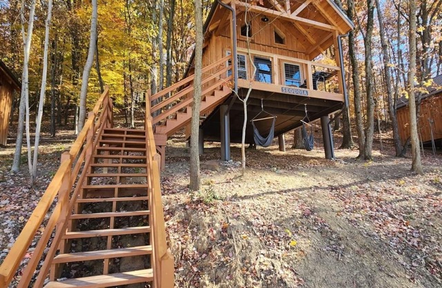 Sequoia/Lakeview 4-6 Person Midsize Cabin