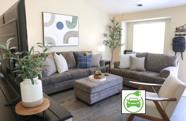 Sequoia Serenity 4 Mi to Sequoia National Park-King Bed