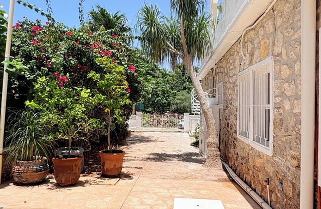 Serene 2-bedroom house with AC, pool & laundry station in Chicxulub Puerto