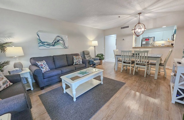 Serene 2 bedroom, 2 bath lodge, with full access to amenities, 101AC