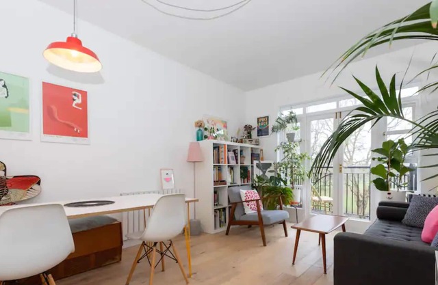 Serene 2 Bedroom Flat overlooking Victoria Park