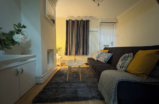 Serene 2-bedroom house with WiFi in charming Gravesend Kent