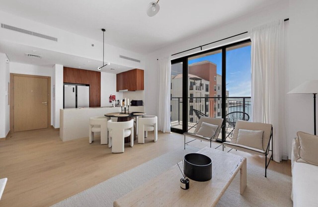 Serene 2BR by The Beach - La Mer