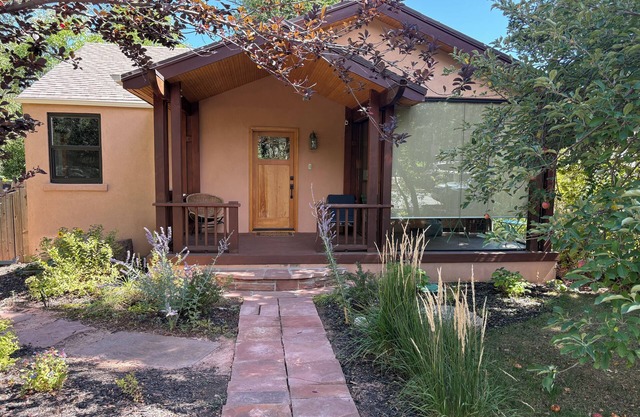 Serene 3-bedroom,3 bathrm house in Boulder for a peaceful getaway,Newlands 'hood