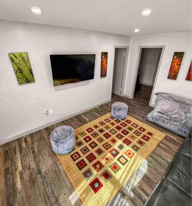 Serene and Modern 5 Location, Queen Bed, Parking