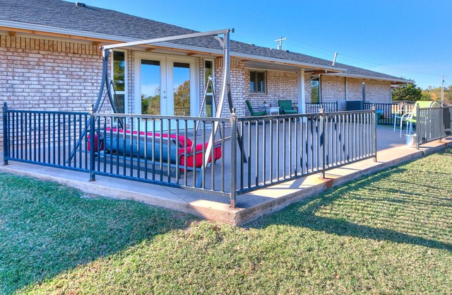 Serene and Spacious Farmhouse RANCH >> Dogs Welcome