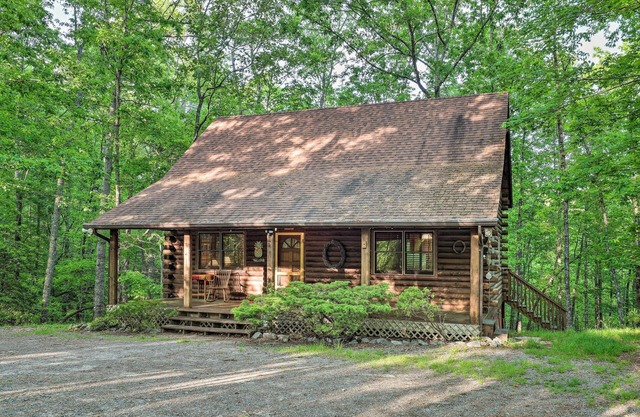 Serene Brevard Cabin ~ 7 Miles to State Forest!