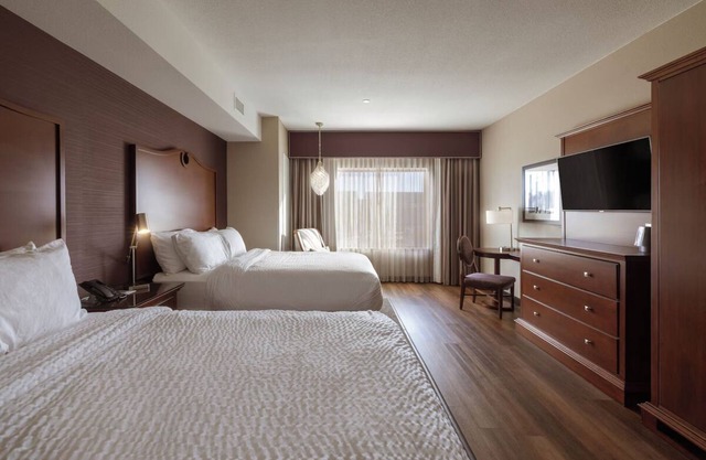 Serene Escape with Yoga, Art, Parks & Local Flavor Nearby - 2 Rooms