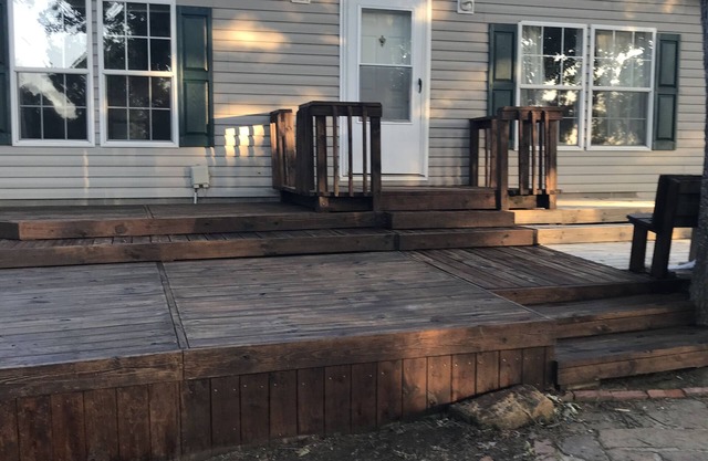 Serene Getaway nestled in country, 4 bedroom 2 bath. Covered patio cooking area.