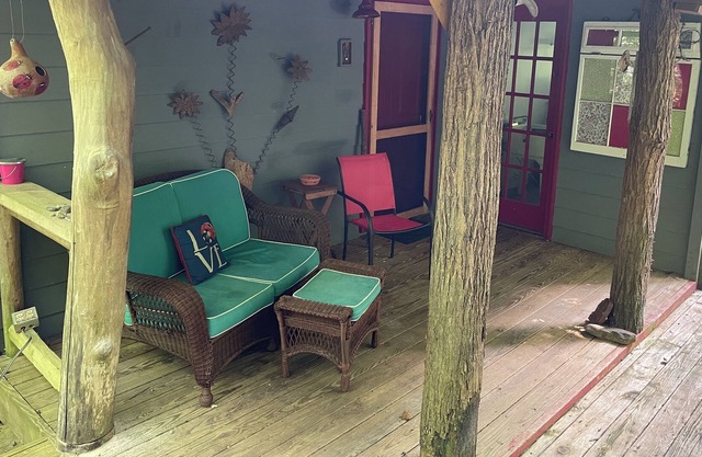 Serene Hideaway Steps from National Forest