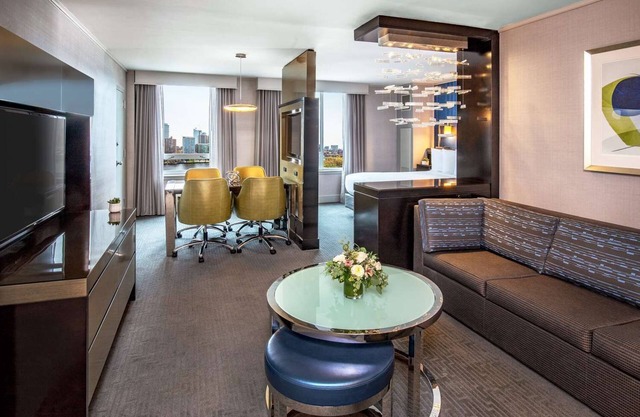 Serene Hotel w/Indoor Pool and ArtBar Dining Near Harvard