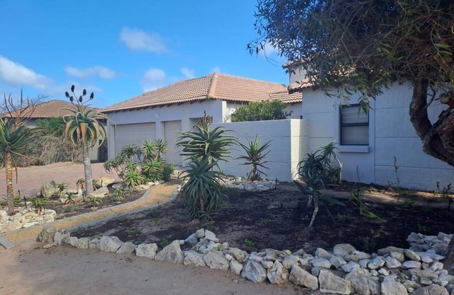 Serene house is an upmarket Villa in the heart of nature's Langebaan golf estate