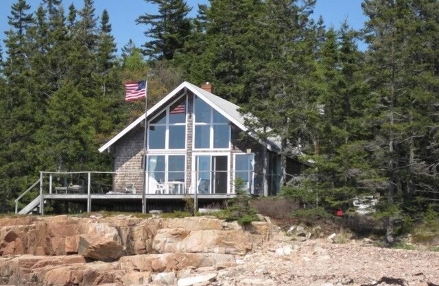 Serene, isolated beach-front cottage with newly renovated kitchen