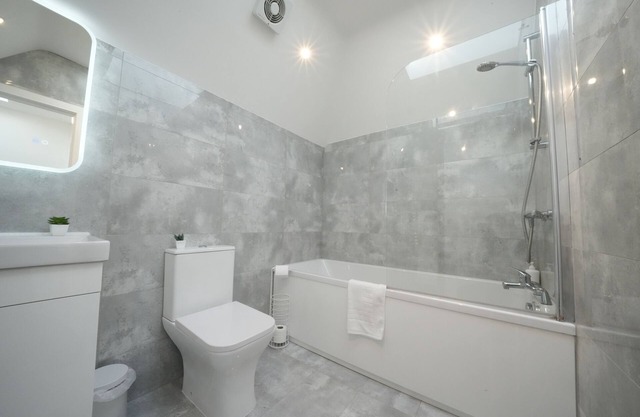 Serene Oasis 5mins from Heathrow Airport - Free Parking