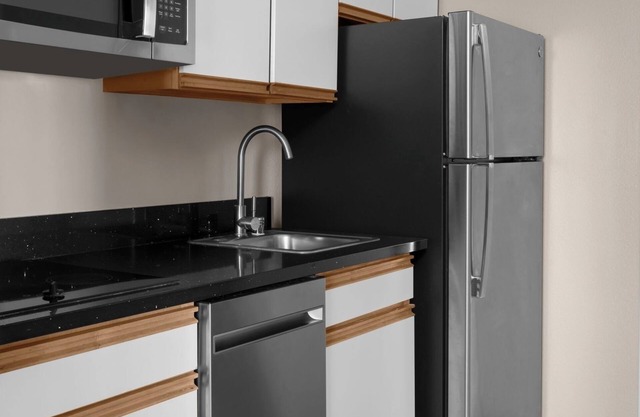 Serene Pleasanton Retreat Close to Wine Country | 2 Spacious Rooms, Free Parking