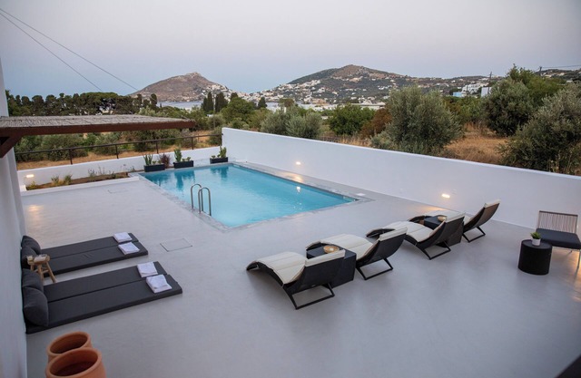 Serenity Bay, Cycladic Villa with Pool and magnificent view near the beach.