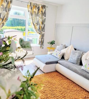 'Serenity in Somerset ' Self Catering House Rental Near Chard , Accomodation for Contract Workers only