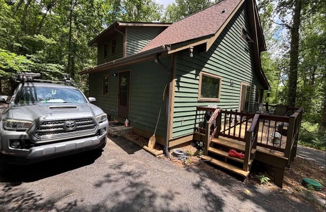 Serenity is a 2 acre retreat. Come get lost in the forest & the babbling creeks!