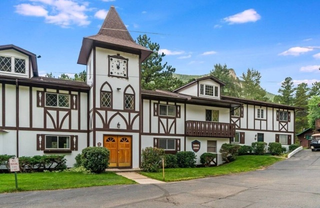 Serenity on Fall River- Fawn Valley Chalet, Estes Park CO