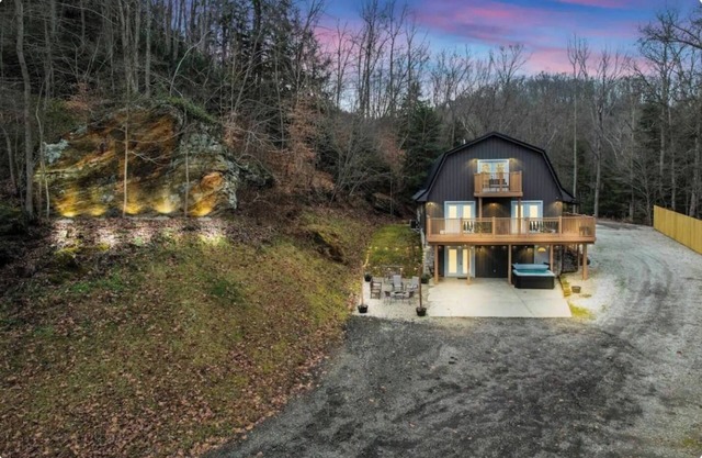 Serenity Retreat| Pickleball/Hot Tub/Sleeps 12+