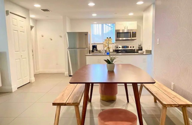 Serenity Sunset Apt 2BR/3BA - Wynwood near beach!
