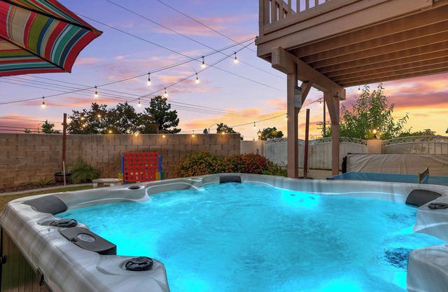 Serenity Villa Hermosa, Jacuzzi, Games, Backyard, 3B Home with outdoor Furniture