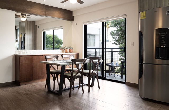 Services and quick access to San Pedro